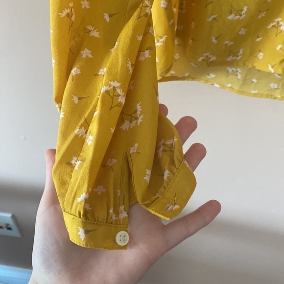 Gap Floral Blouse 100% polyester - Picture 3 of 5